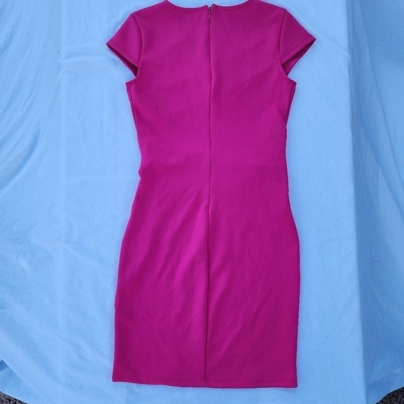 Venus Fuchsia Stretch Bodycon Mini Sleeve dress with gold buckle Size Small - Picture 2 of 10